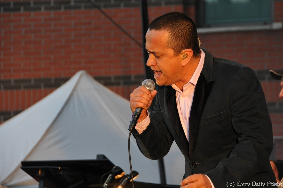 Evry Daily Photo - Fete de la Musique Evry 2010 - Yuri Buenaventura - large - 4734720141.jpg
